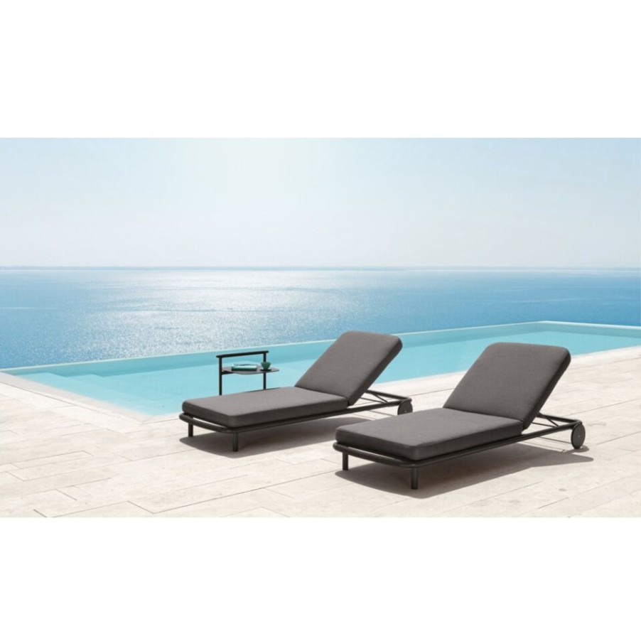 Outdoors Talents | Coral Talenti Outdoor Sunbed In Aluminium.