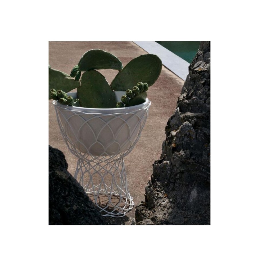 Outdoors Emu | Emu Design Re-Trouve' Vase In Painted Steel White.